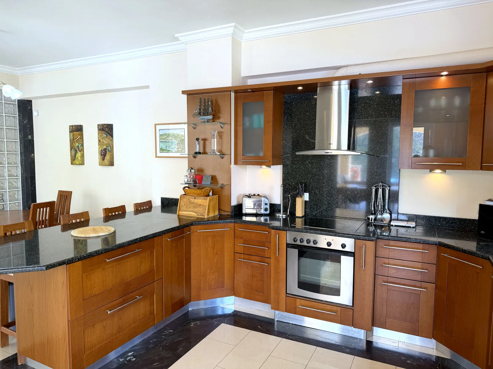 Fitted kitchen