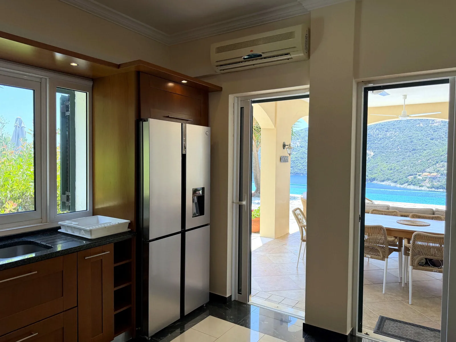 Villa Cavos: kitchen