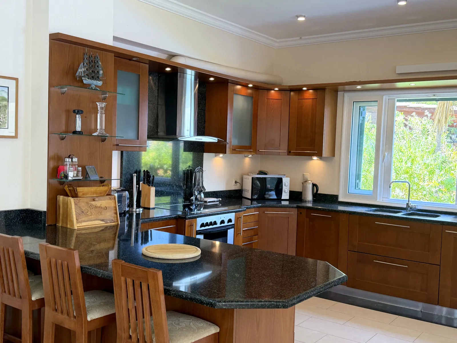 Villa Cavos: kitchen