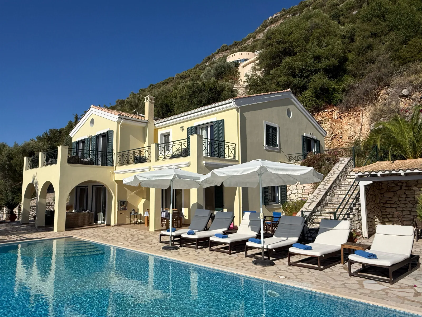 Villa Phoebe: the house above its infinity pool