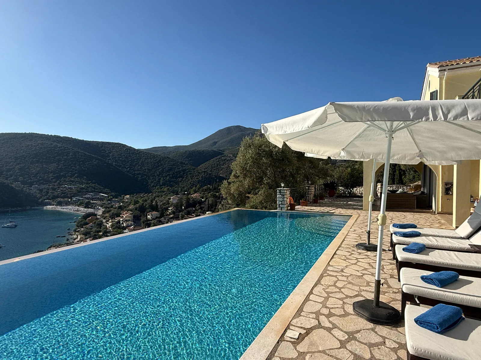 Along the pool towards the bay
