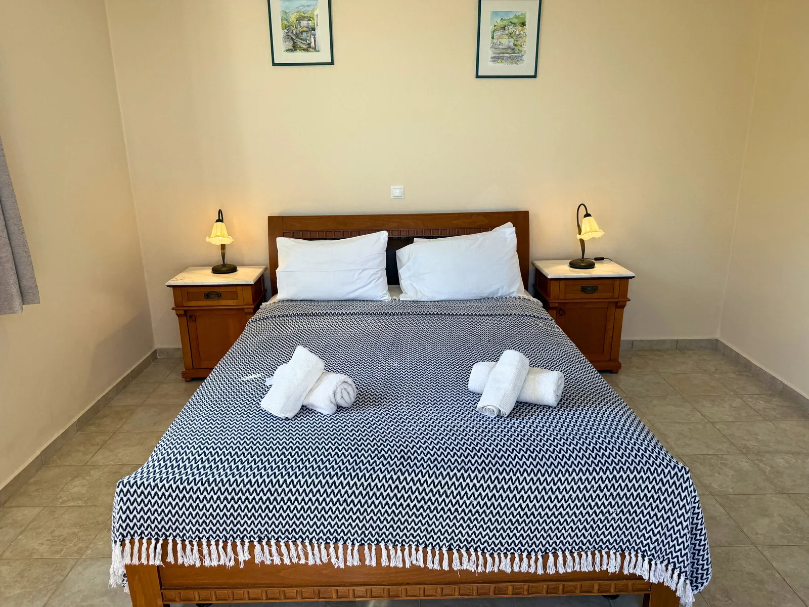 Bedroom 2: double bed