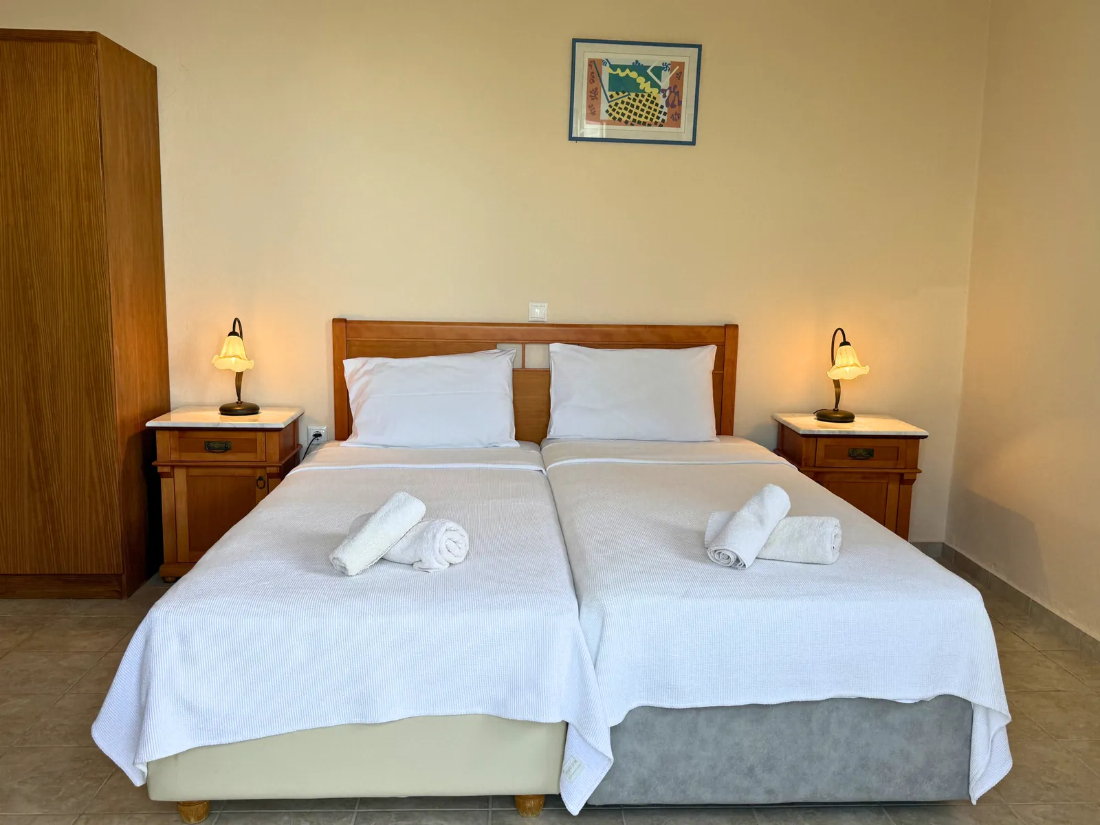 Bedroom 3: two single beds
